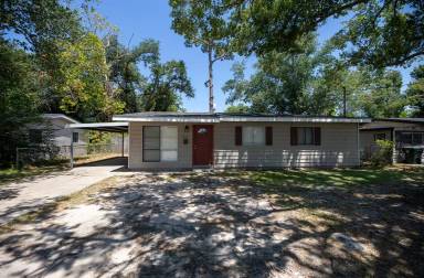 Main picture of 1409 Clover Dr