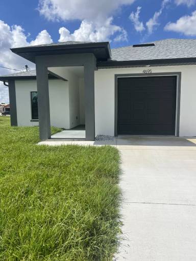 Main picture of 4695 Golfview Blvd