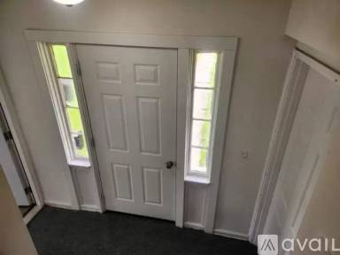 Main picture of 102 N Hampton Rd