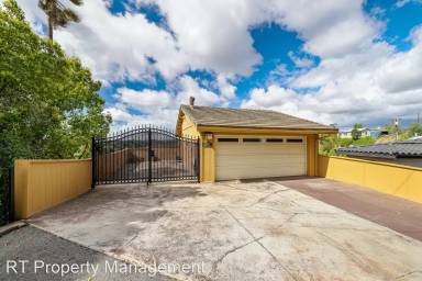Main picture of 2066 Hanscom Dr