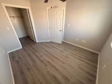 Main picture of 1029 E Douglas Ave