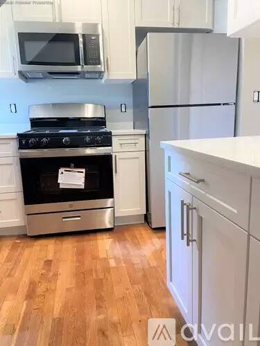 Main picture of 66 Taylor St