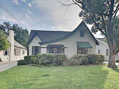 Main picture of 750 S Mentor Ave
