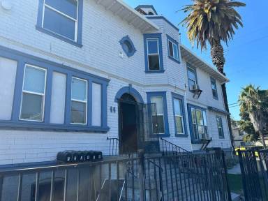 Main picture of 44 W Acacia Street