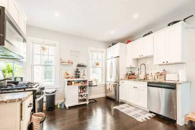 Main picture of 31 Pleasant St