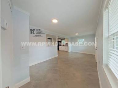 Main picture of 2310 N Baylen St