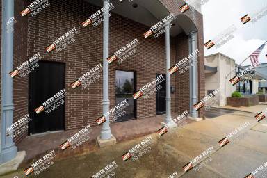 Main picture of 108 S Meridian St