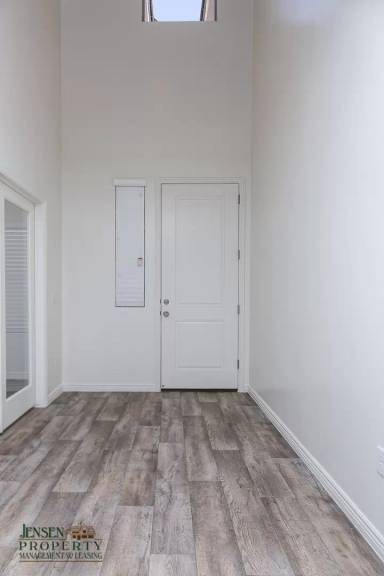 Main picture of 3252 E Tanoak Dr