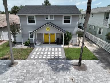 Main picture of 125 37th Ave S