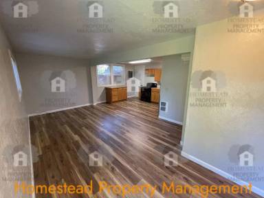 Main picture of 582 Main St W