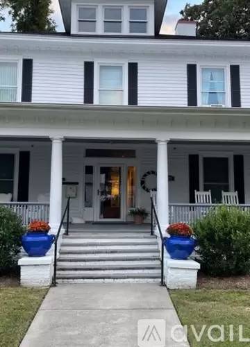 Main picture of 121 E 2nd St