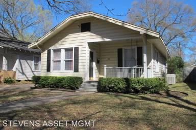 Main picture of 452 Stephenson St