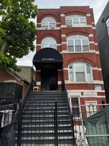 Main picture of 1631 S California Ave