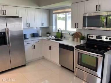 Main picture of 2900 NW 9th Ter