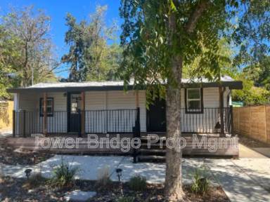 Main picture of 134 1/2 Birch St