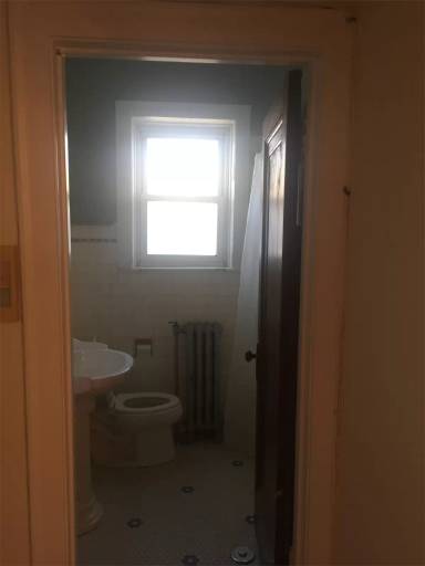 Main picture of 1923 W Belle Plaine Ave