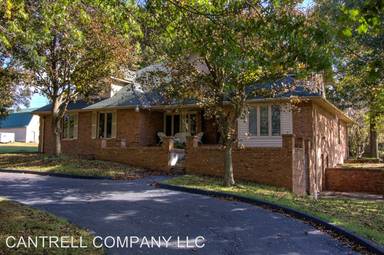 Main picture of 628 S Farm Road 197