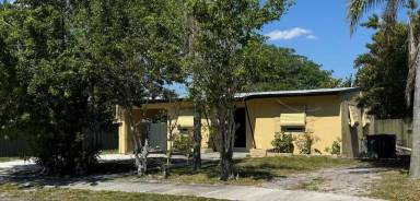 Main picture of 1001 NW 11th Ct