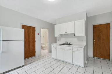 Main picture of 392-394 Crown St