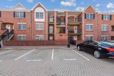 Main picture of 6924 Fairfax Dr