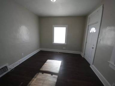Main picture of 8 E Missouri St