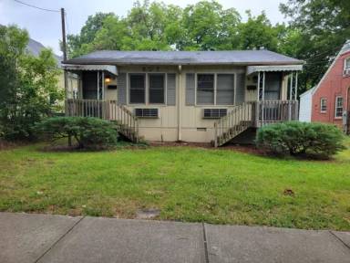 Main picture of 807 N Buchanan Blvd