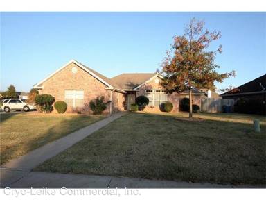 Main picture of 701 Windsor Ln