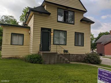 Main picture of 1308 S Michigan Ave