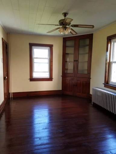 Main picture of 390 Centre St