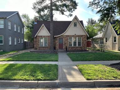 Main picture of 2115 S Ong St