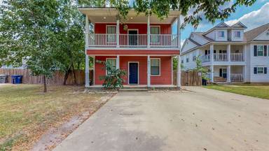Main picture of 819 Avenue B