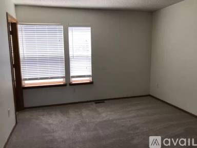 Main picture of 2931 W Rowland Ave