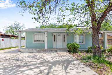 Main picture of 1718 Commercial Ave