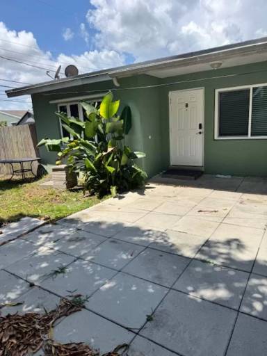 Main picture of 1050 SW 30th St
