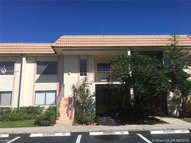 Main picture of 405 Lakeview Dr