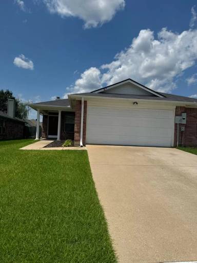 Main picture of 209 McClendon Ln
