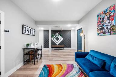 Main picture of 2820 W Diamond St