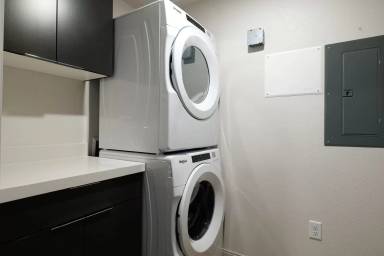 Main picture of 2020 W Kagy Blvd