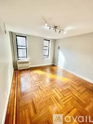 Main picture of 585 E 21st St