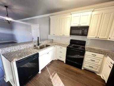 Main picture of Hidden Oaks Apartments