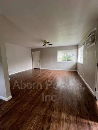 Main picture of 2760 Coloma St