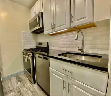 Main picture of 9 Central Park S