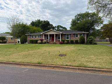 Main picture of 413 Harolds Dr NW