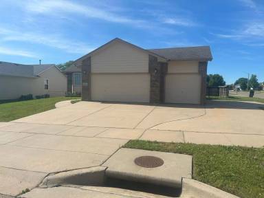 Main picture of 10805 E Funston St