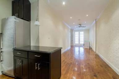 Main picture of 635 E 6th St