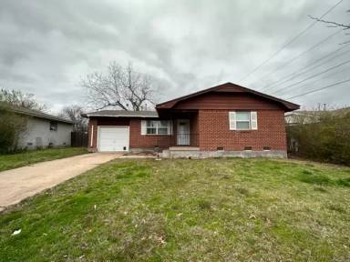 Main picture of 5713 NW Euclid Ave