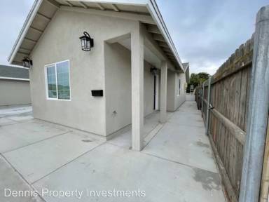 Main picture of 852 N Calle Circulo