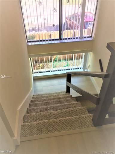 Main picture of 10924 SW 71st St