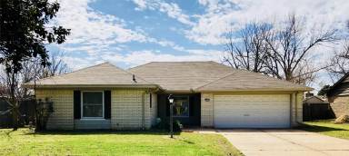 Main picture of 2314 S Hickory Pl