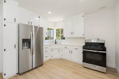 Main picture of 15301 Eastwood Ave